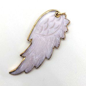 NWOT Natural shell feather angel wing pendant